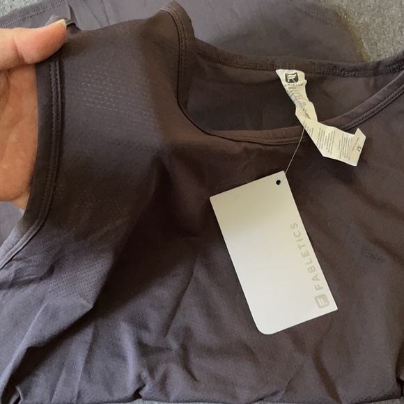 Cute deep purple fabletics sleeveless workout top! - Picture 2 of 4